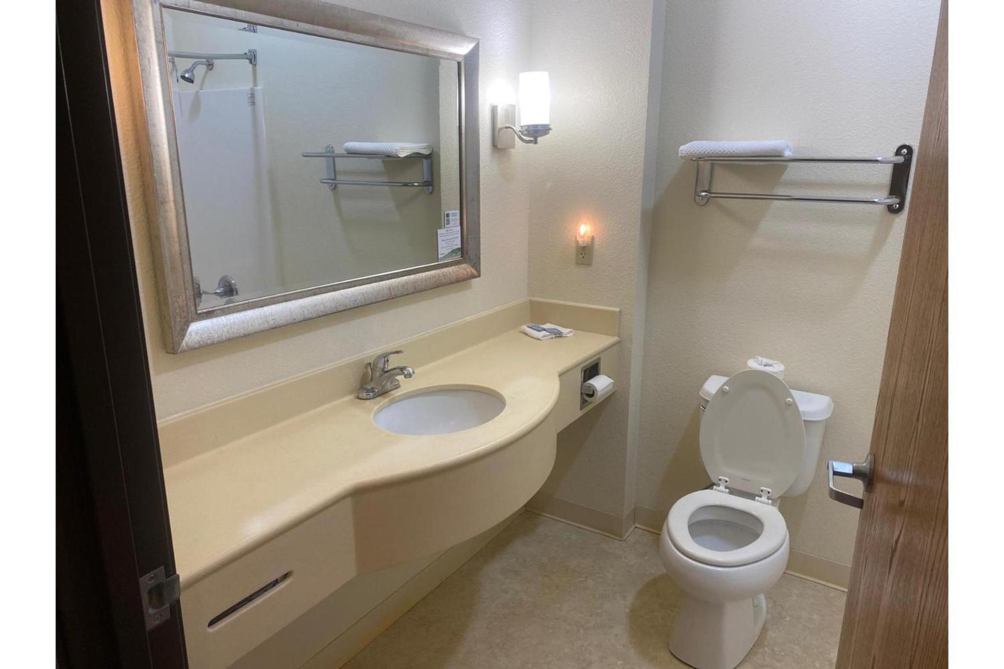 Park View & Near Great Bend 4*
