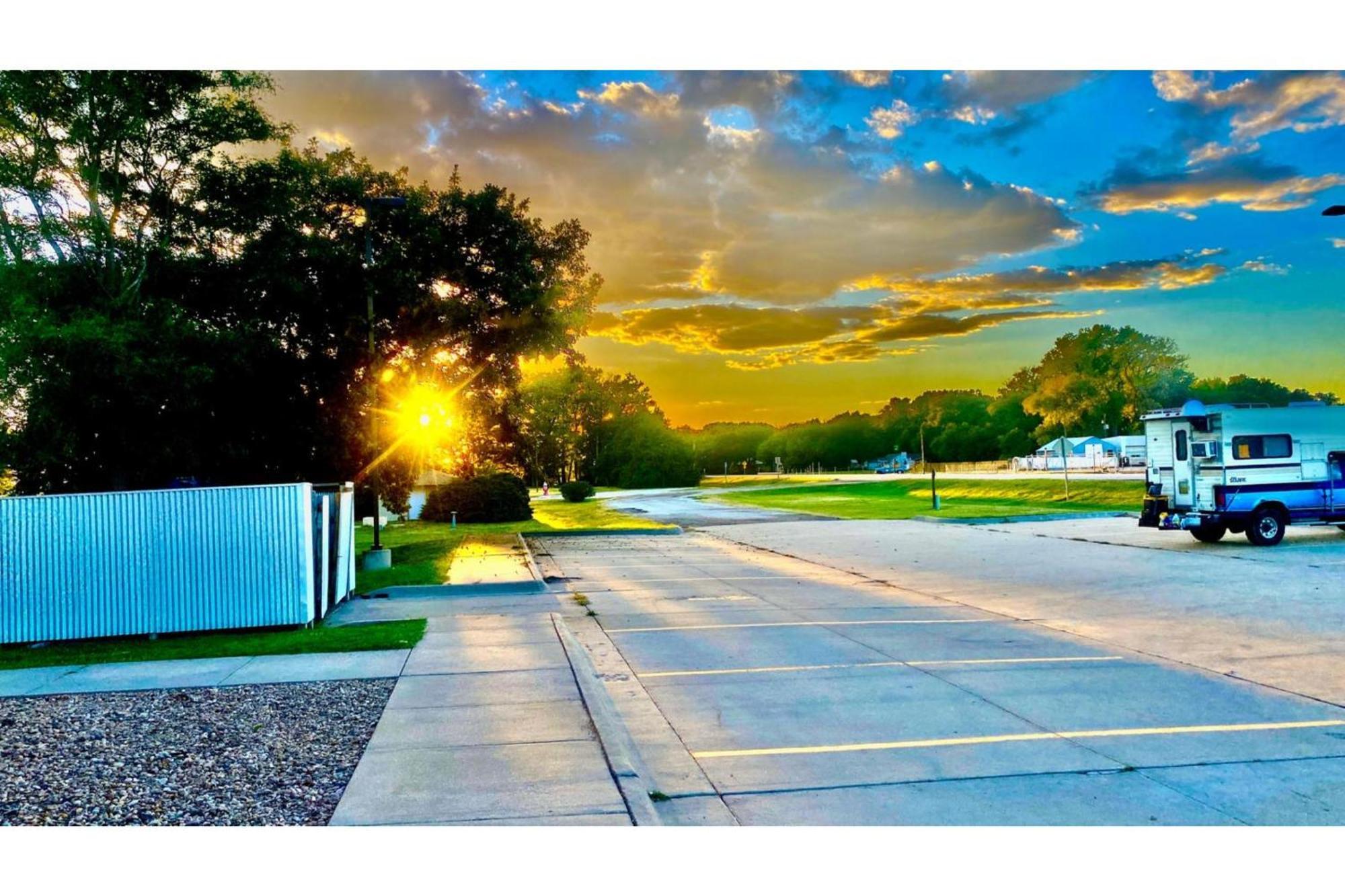 Park View & Near Great Bend Hotel Hoisington