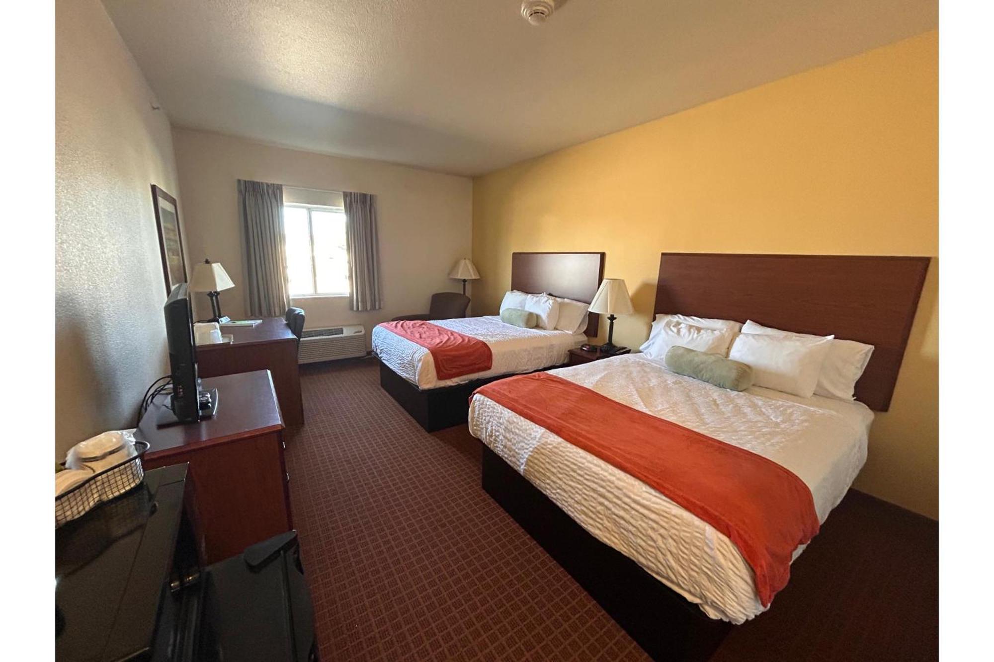 Park View & Near Great Bend 4* Hoisington