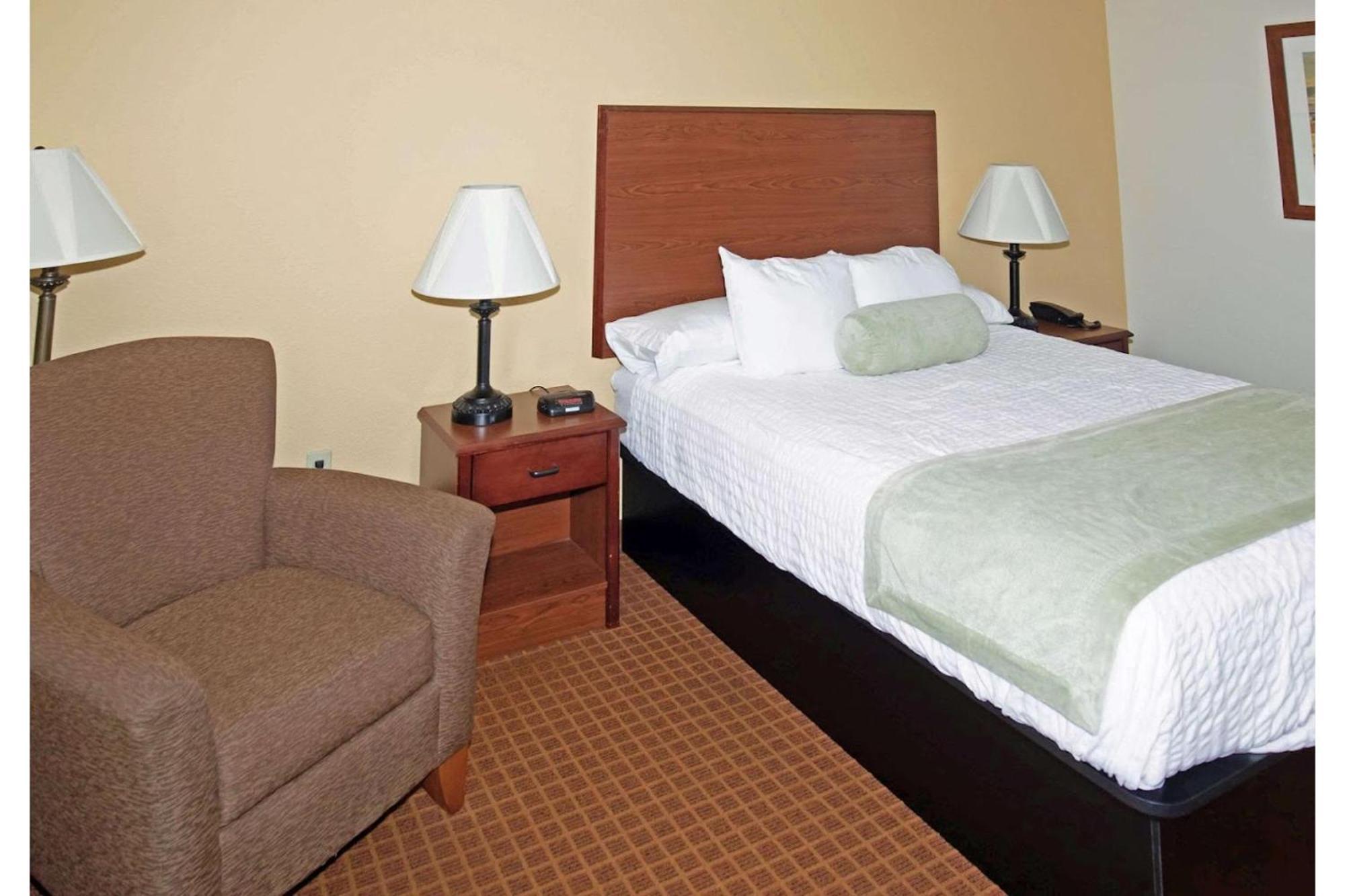Park View & Near Great Bend Hotel Hoisington