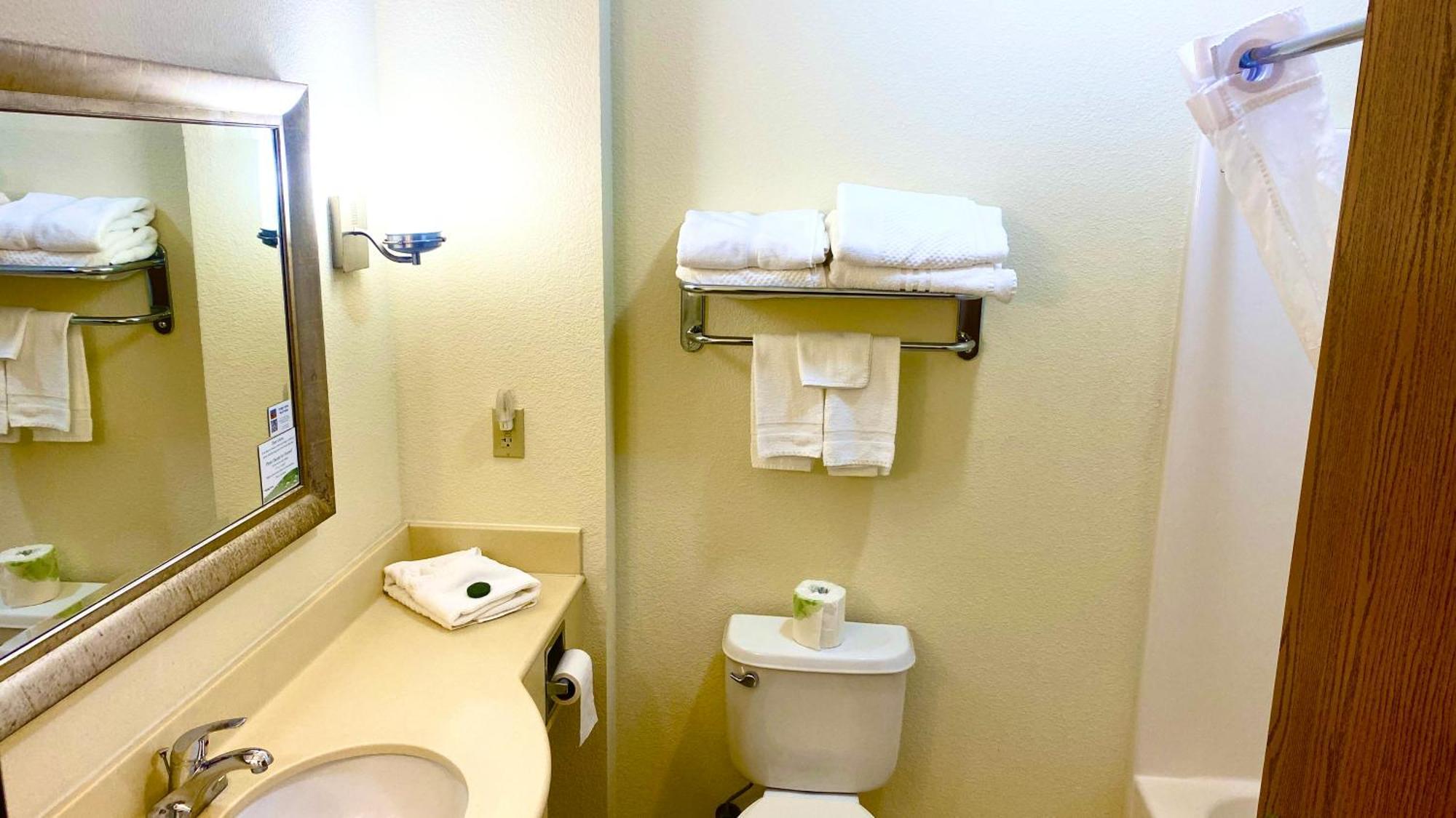 Park View & Near Great Bend 4*