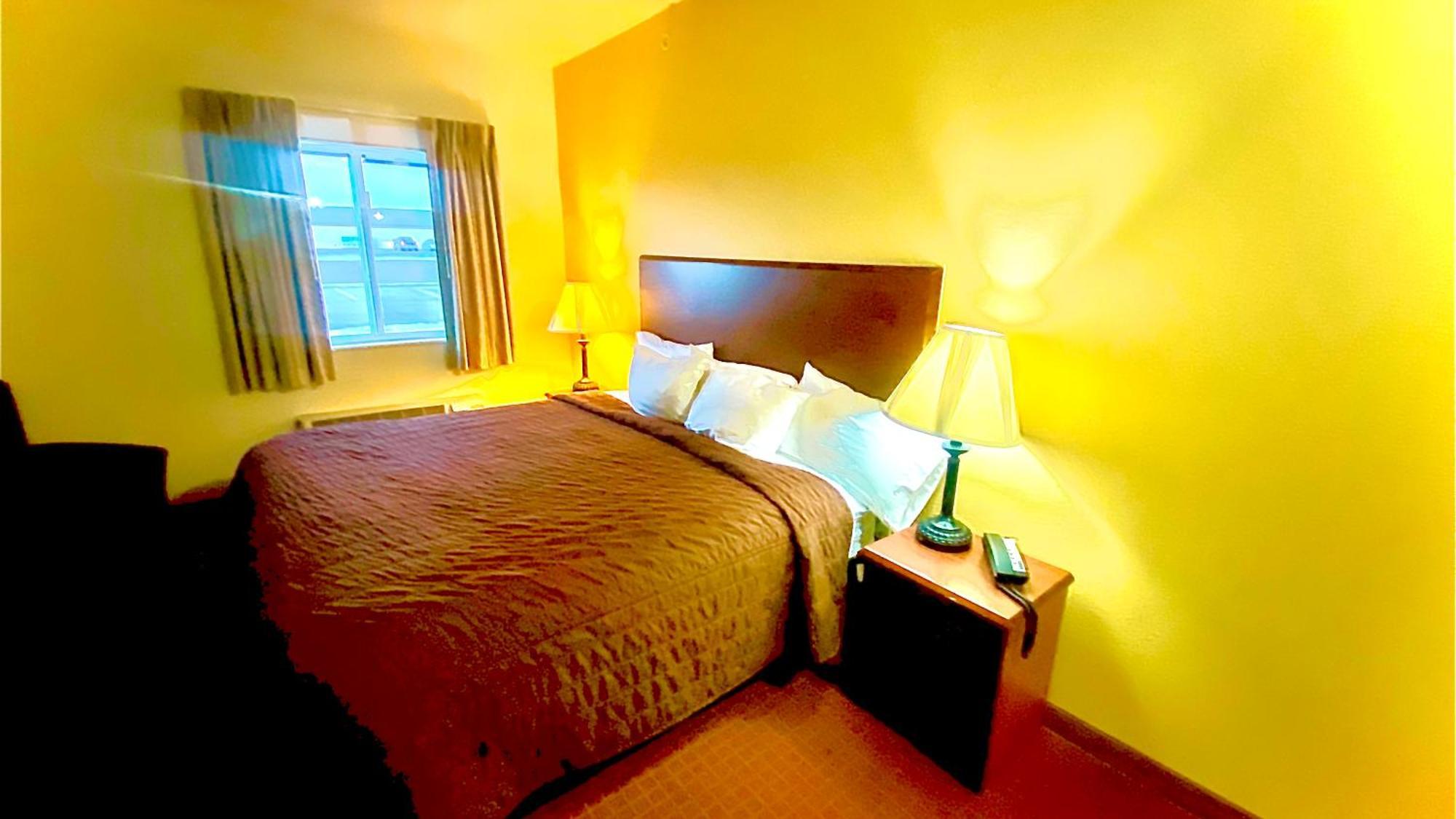 Park View & Near Great Bend Hotel 4*