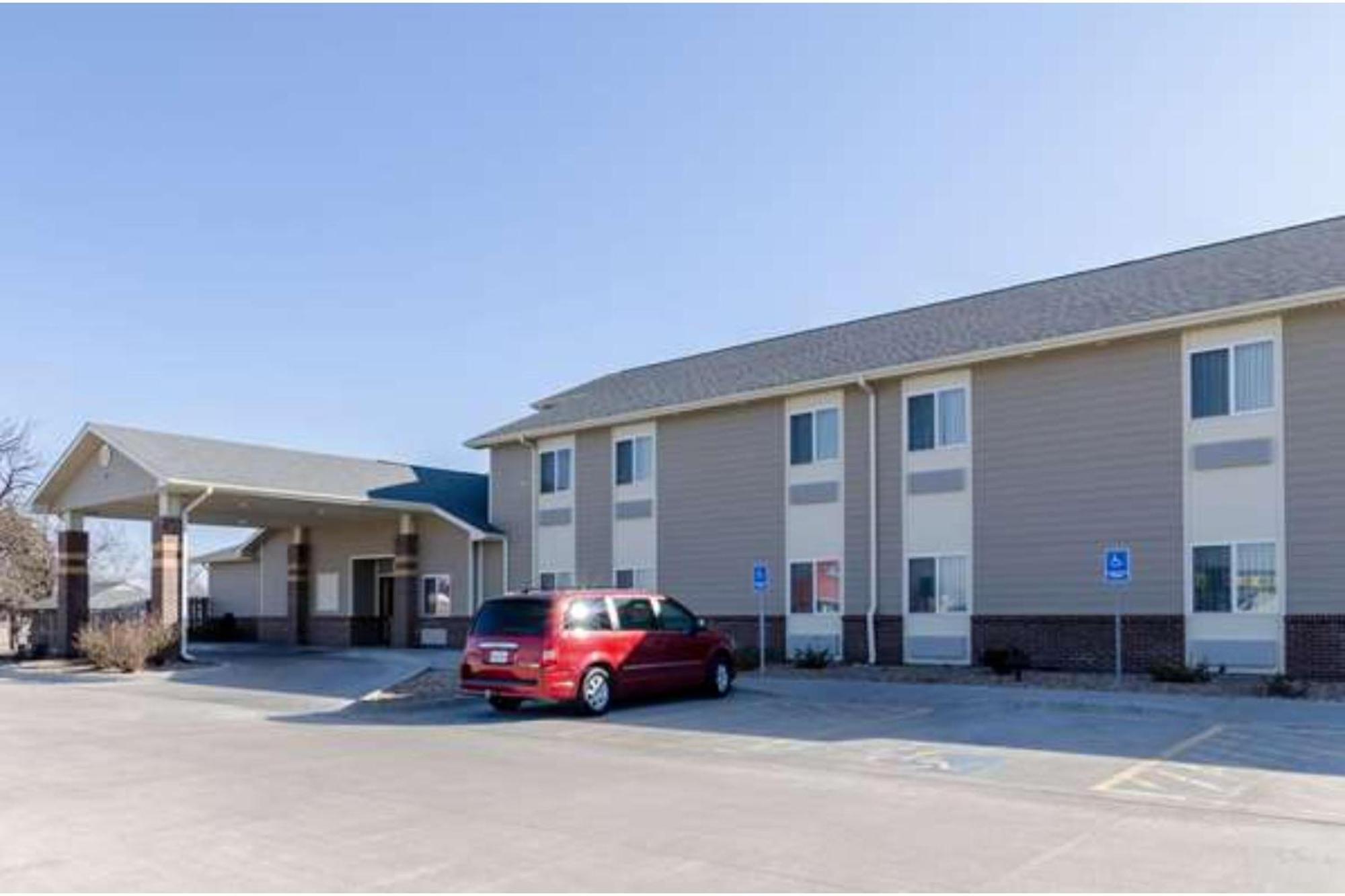 Park View & Near Great Bend 4* Hoisington